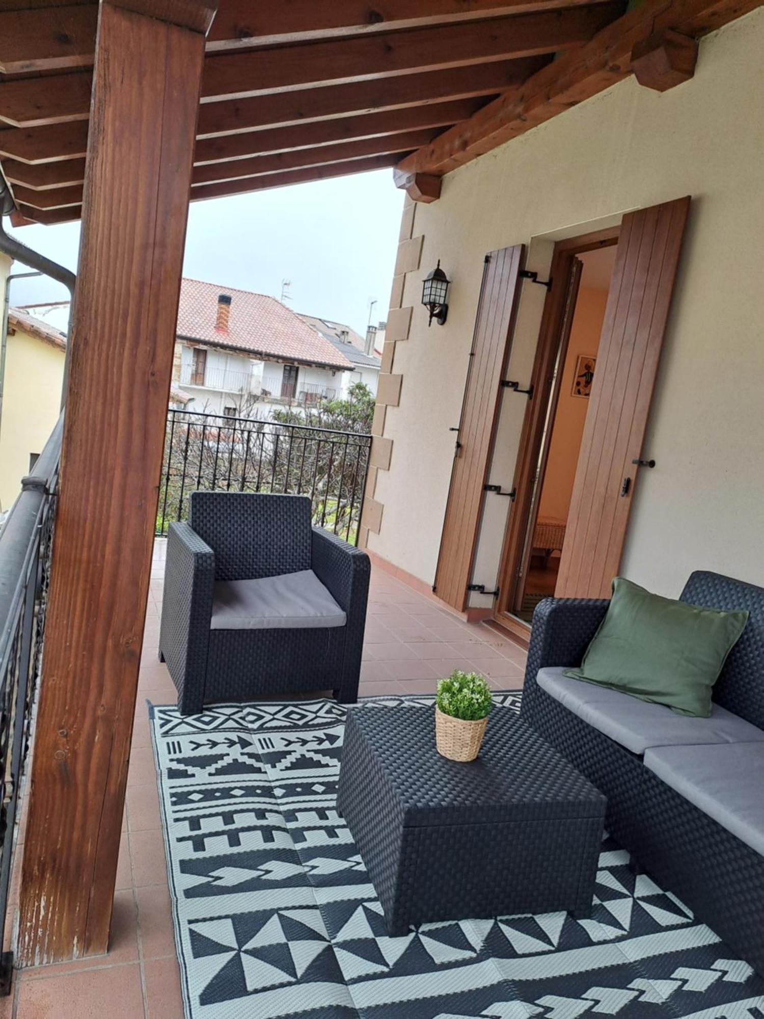 Casa Rural Torreblanca Urroz Екстериор снимка